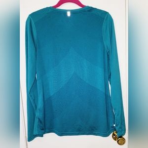 Danskin Now sizeL12/14 Teal Blue Long Sleeve Breathable Top. Active Wear w/thumb